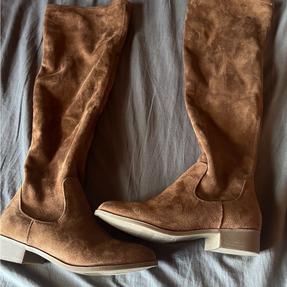 Under the knee boots